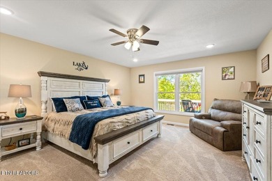 Welcome to this spacious and beautifully maintained 6-bedroom - photo 28
