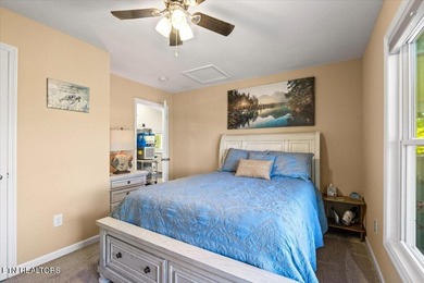 Welcome to this spacious and beautifully maintained 6-bedroom - photo 29