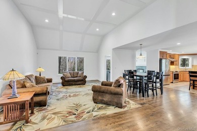 Tucked down a private, gated flag lot in the bustling hamlet of - photo 4