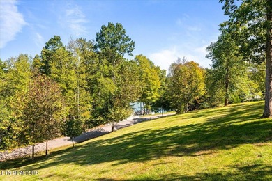 Welcome to this spacious and beautifully maintained 6-bedroom - photo 40