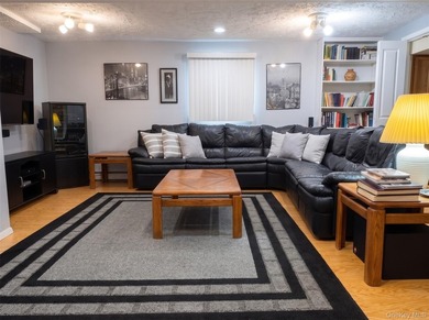Welcome to this beautifully maintained and expanded split-level - photo 11