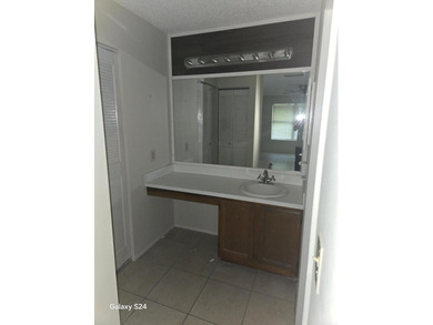 Corner unit 2 Bedroom, 2 Bathroom unit. Large bedrooms. 55+ - photo 11