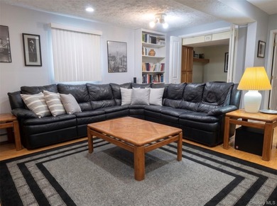 Welcome to this beautifully maintained and expanded split-level - photo 12