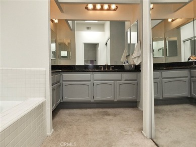 Welcome to this beautifully maintained, move-in-ready townhome - photo 18