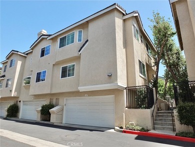 Welcome to this beautifully maintained, move-in-ready townhome - photo 33