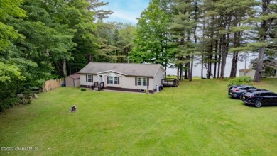 Immaculate furnished lake home w/boat lift! - Lake Home Sale Pending in Mayfield, New York