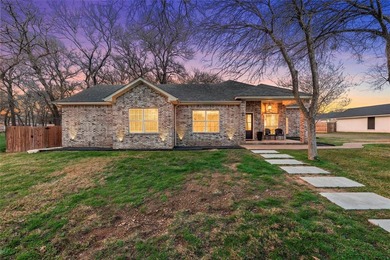 2022 built Waco home - Wooded 0.352 acre lot - Open concept - photo 3
