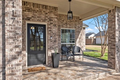 2022 built Waco home - Wooded 0.352 acre lot - Open concept - photo 4