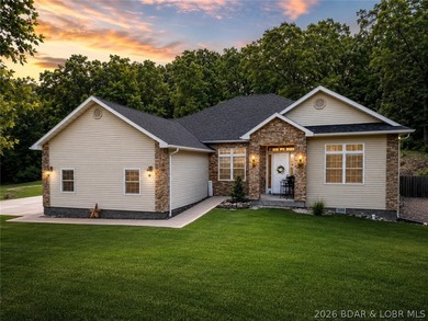Welcome to your perfect Lake of the Ozarks retreat! This - photo 1