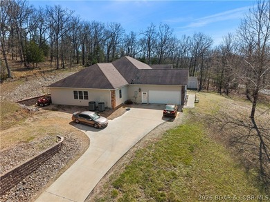 Welcome to your perfect Lake of the Ozarks retreat! This - photo 2