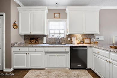Charming, move-in ready 2-bedroom, 2-bath patio home overlooking - photo 8
