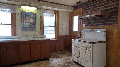 Attention Investors, Flippers, and Historic Home Lovers! - photo 6