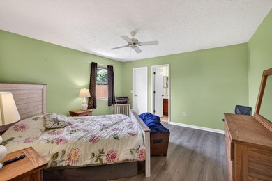 Welcome to this charming single-story residence in Port st Lucie - photo 28