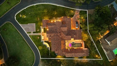 This extraordinary Spanish Colonial estate was featured in the - photo 43