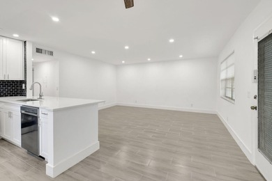 Beautifully updated 2-bedroom, 2-bathroom residence renovated in - photo 14