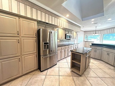 Welcome to your own private oasis, where luxury meets - photo 15