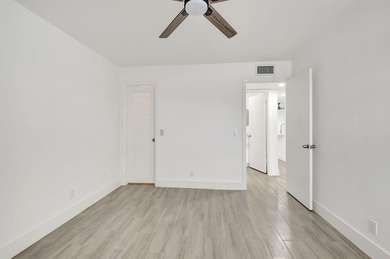 Beautifully updated 2-bedroom, 2-bathroom residence renovated in - photo 16