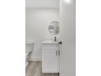 Beautifully updated 2-bedroom, 2-bathroom residence renovated in - photo 18