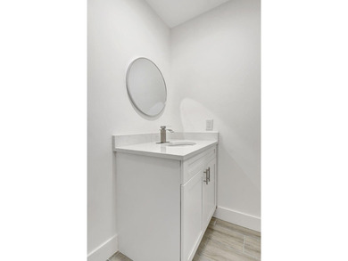 Beautifully updated 2-bedroom, 2-bathroom residence renovated in - photo 20