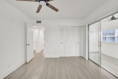 Beautifully updated 2-bedroom, 2-bathroom residence renovated in - photo 25