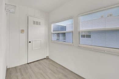 Beautifully updated 2-bedroom, 2-bathroom residence renovated in - photo 26