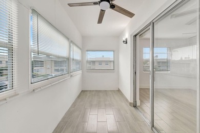 Beautifully updated 2-bedroom, 2-bathroom residence renovated in - photo 27