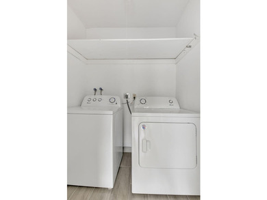 Beautifully updated 2-bedroom, 2-bathroom residence renovated in - photo 28