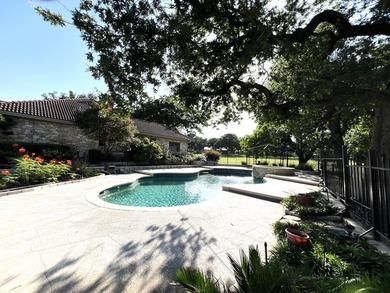 Welcome to your own private oasis, where luxury meets - photo 40
