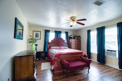 Welcome to this well-maintained 3-bedroom, 2-bath home that - photo 10