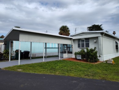 Lake Home For Sale in Okeechobee, Florida