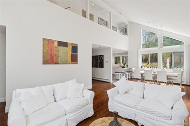 Your Private Summer Escape in East Hampton Tucked away behind a - photo 6