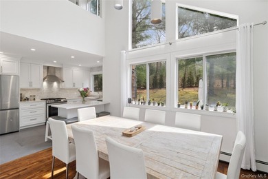 Your Private Summer Escape in East Hampton Tucked away behind a - photo 9