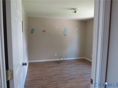 This 2-story, 3-4-bedroom 3 full bath house is a wonderful Handy - photo 17