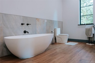 Presenting a freshly constructed modern farmhouse masterpiece - photo 22