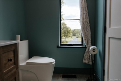 Presenting a freshly constructed modern farmhouse masterpiece - photo 25