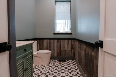 Presenting a freshly constructed modern farmhouse masterpiece - photo 27