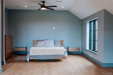 Presenting a freshly constructed modern farmhouse masterpiece - photo 31