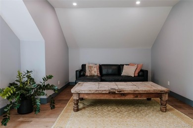 Presenting a freshly constructed modern farmhouse masterpiece - photo 37