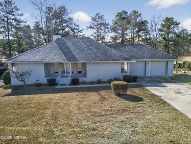 Beautiful all-brick home on the 2nd fairway! This 3-bedroom - photo 1