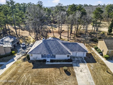 Beautiful all-brick home on the 2nd fairway! This 3-bedroom - photo 2