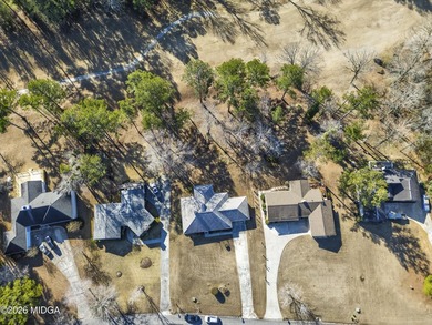 Beautiful all-brick home on the 2nd fairway! This 3-bedroom - photo 3