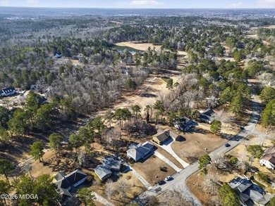 Beautiful all-brick home on the 2nd fairway! This 3-bedroom - photo 4