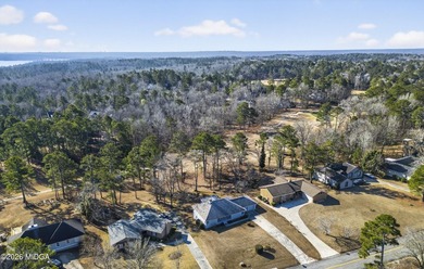 Beautiful all-brick home on the 2nd fairway! This 3-bedroom - photo 6