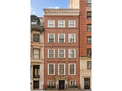 This exceptional over 20-foot-wide townhouse is discreetly - photo 1