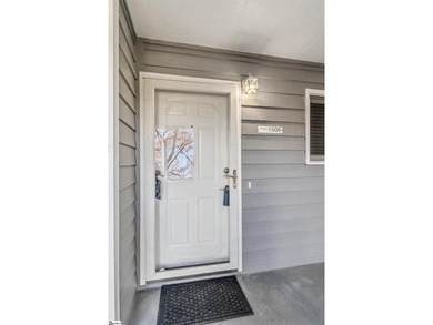 Stop looking and start packing! This charming 2-bedroom