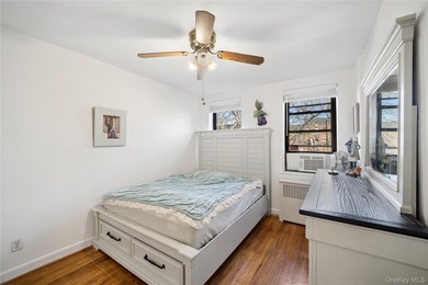 Welcome to this bright and spacious 2 bedroom unit in the - photo 12