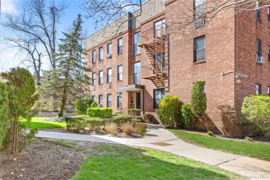 Welcome to this bright and spacious 2 bedroom unit in the - photo 18