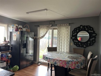 Bright & cheery 5 bedroom, 2 1/2 bath Hi-ranch tucked away in - photo 3