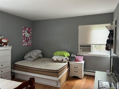 Bright & cheery 5 bedroom, 2 1/2 bath Hi-ranch tucked away in - photo 9