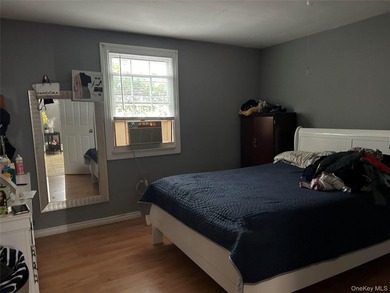 Bright & cheery 5 bedroom, 2 1/2 bath Hi-ranch tucked away in - photo 10